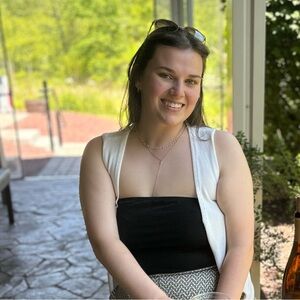 Meet your Posher, Monica